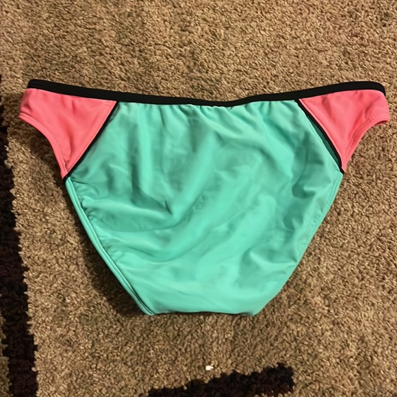 Looks great on - Picture 2 of 2